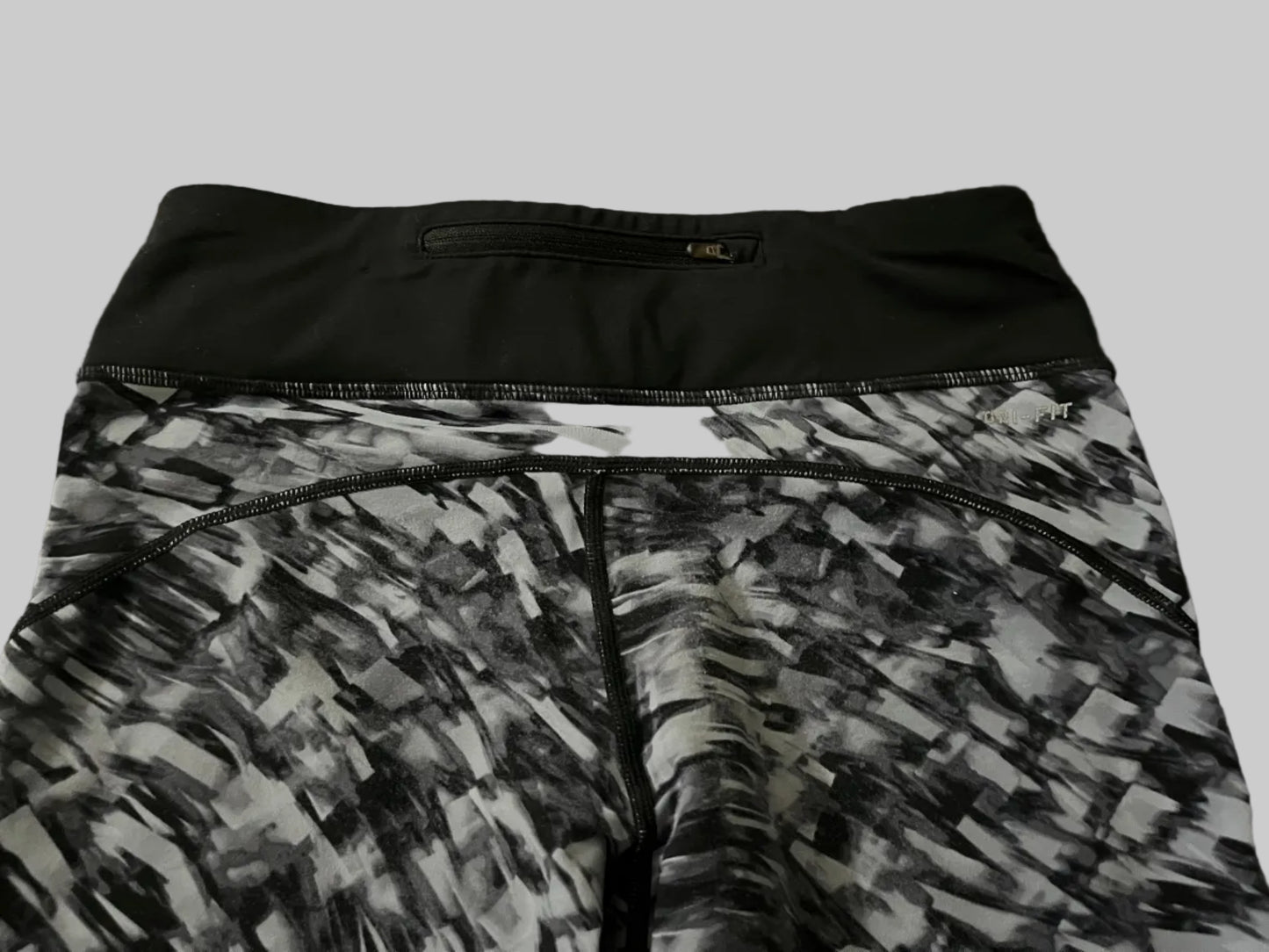 Nike Dri-FIT Capri Leggings – Size Small