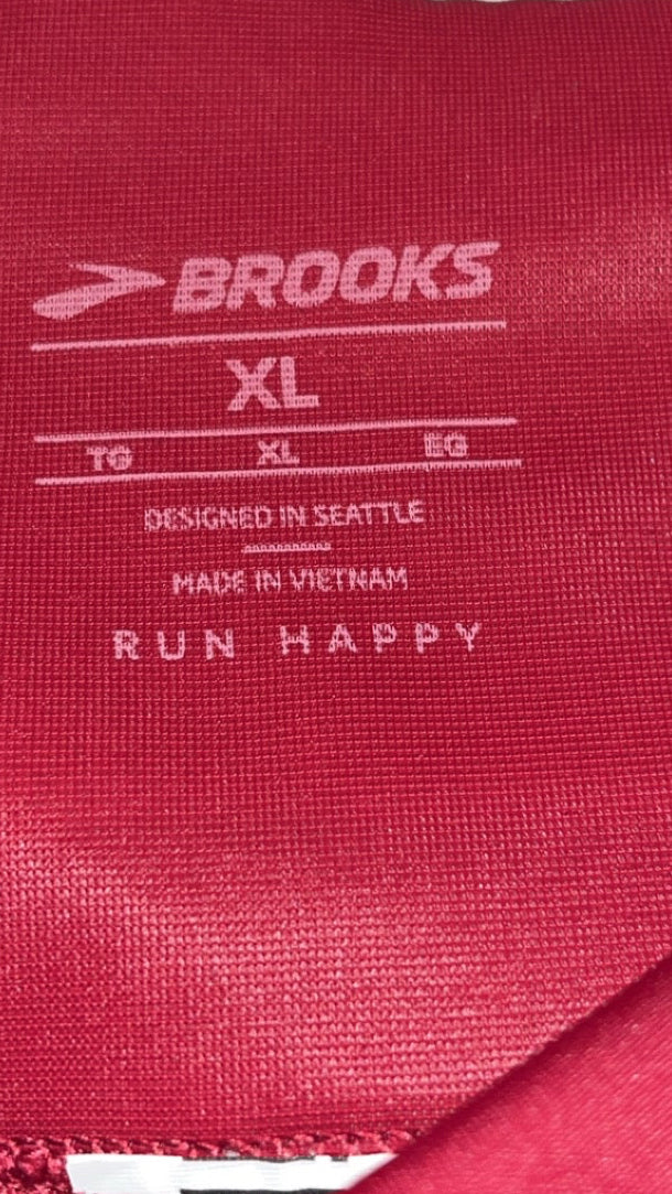 Brooks Run Happy Capris tag showing size XL, Made in Vietnam, Run Happy