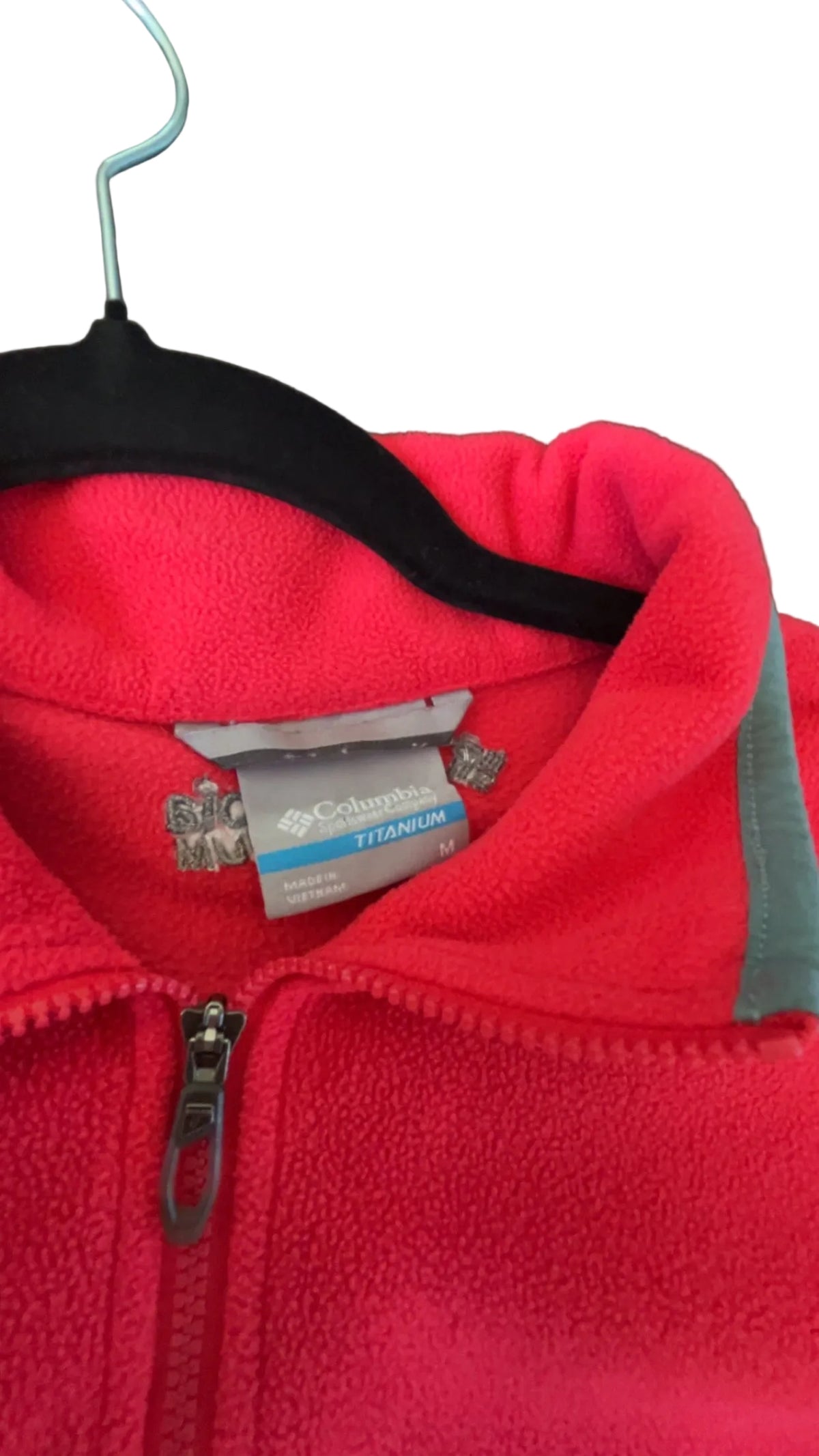 Front view of red Columbia Titanium Polartec fleece pullover in size Medium