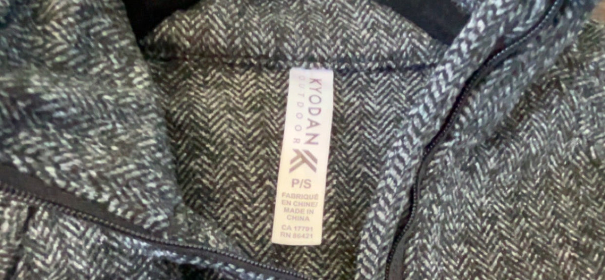 Kyodan size Small label and textured fabric detail on grey pullover