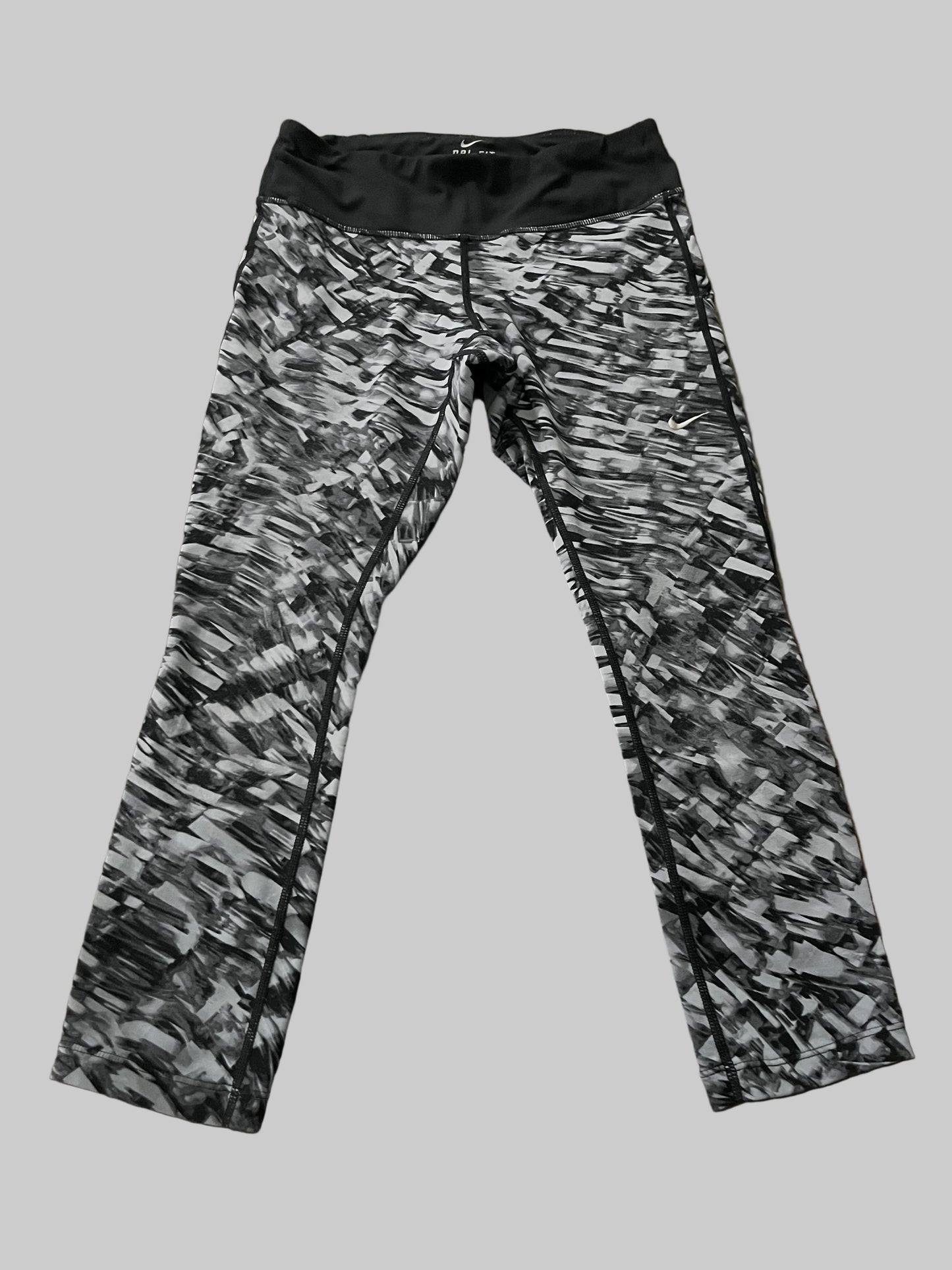 Nike Dri-FIT Capri Leggings – Size Small